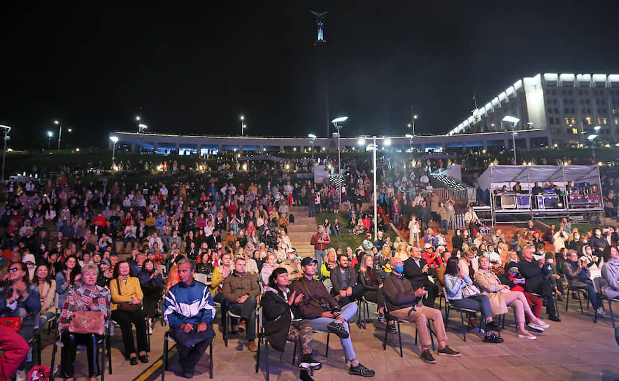 Музыкальной кульминацией Дня города стали концерты программы «Самара open jazz» в амфитеатре склона площади Славы. 