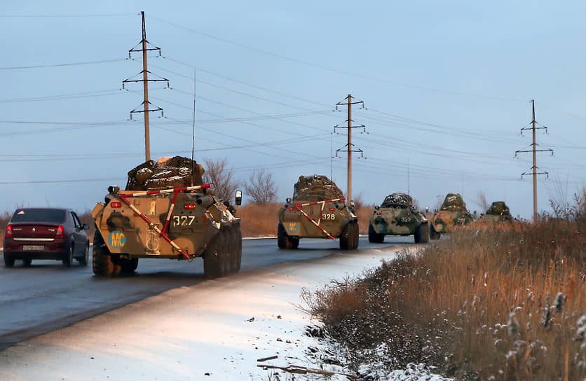 Российские миротворцы отправились в Нагорный Карабах на военно-транспортных самолетах Ил-76 с аэродрома Ульяновска. 