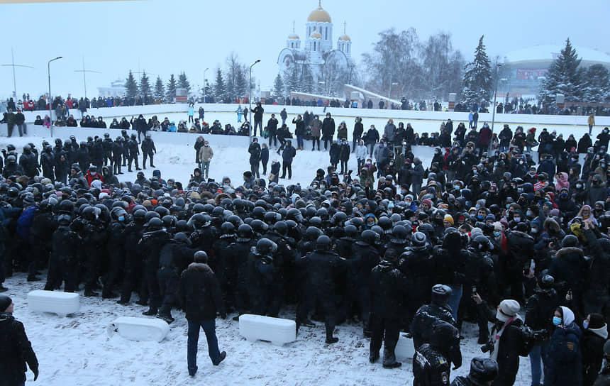 На площади Славы находилось много сотрудников полиции 