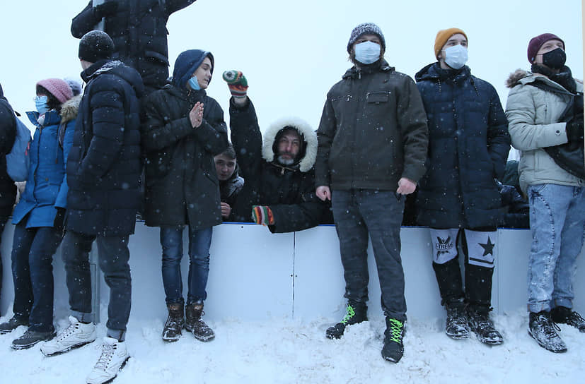 Протестующие не забывали про масочный режим 