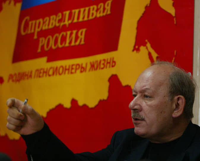 В августе 1991 года Виктор Тархов был обвинен в поддержке ГКЧП и снят с должности председателя облсовета, а руководить регионом стал председатель горисполкома Константин Титов