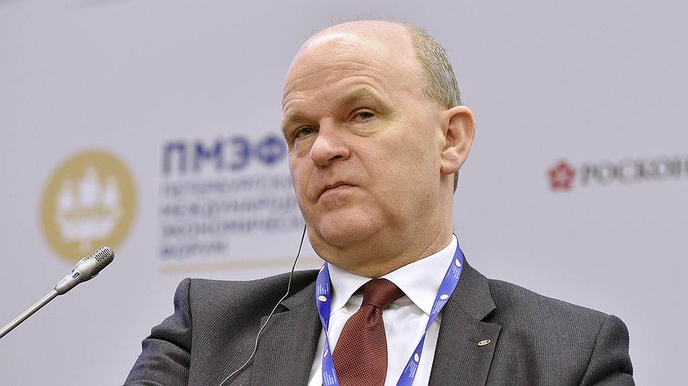 Николя Мор передает руль