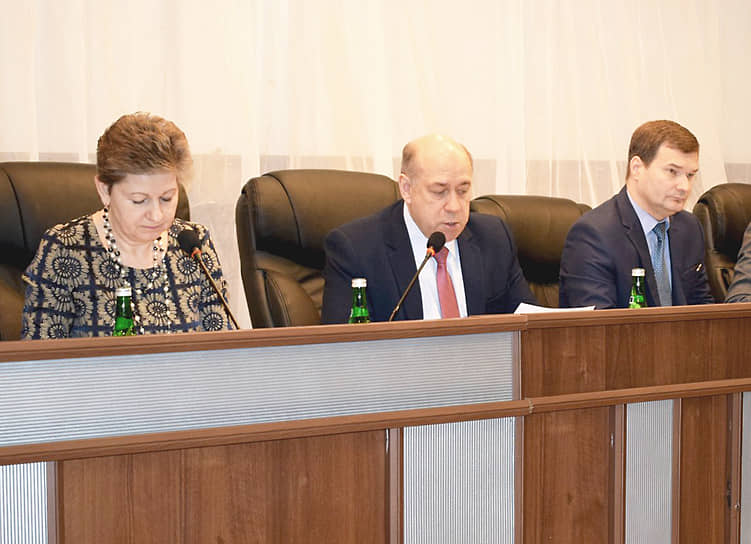 При Федоре Телегине (в центре) выросло число оправдательных приговоров чиновникам
