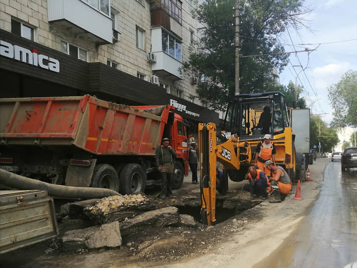 С передачей водопроводных сетей Саратова в концессию аварии на них не прекратились