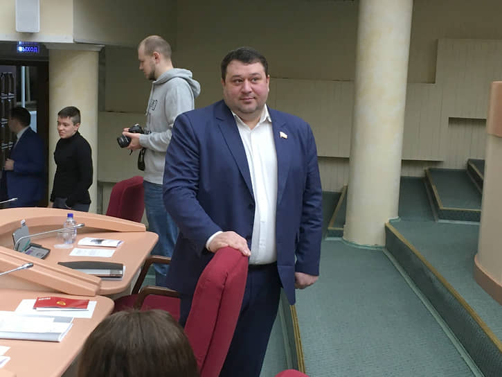 Станислав Денисенко уже предлагал увеличить число депутатов на платной основе