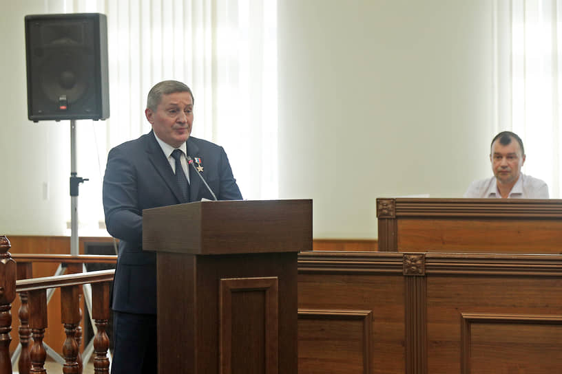 Волгоградский губернатор Андрей Бочаров в суде представлял потерпевших