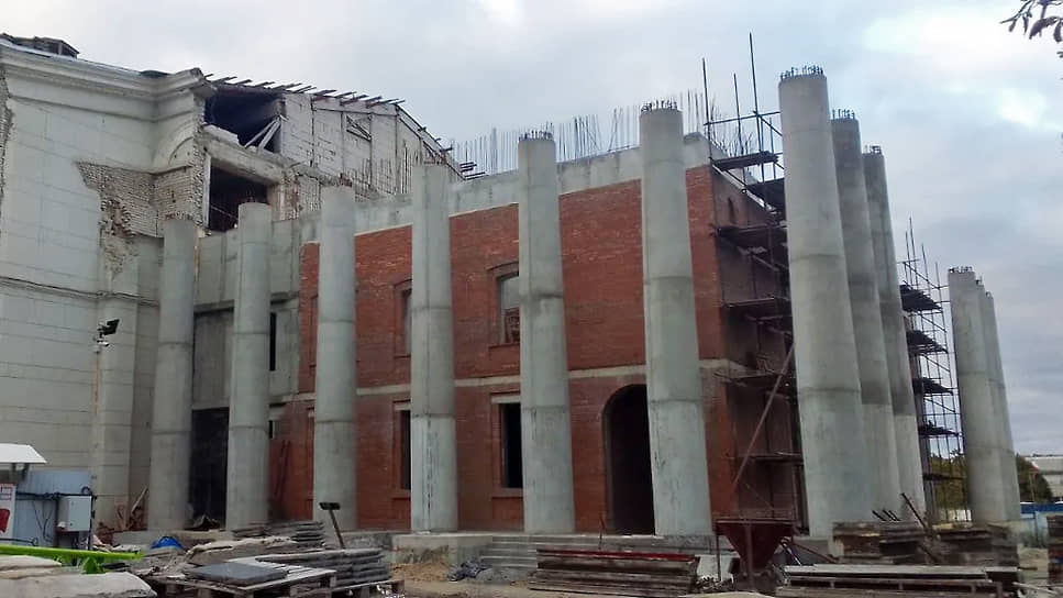 Здание оперного театра вступает в зимний сезон без консервации 