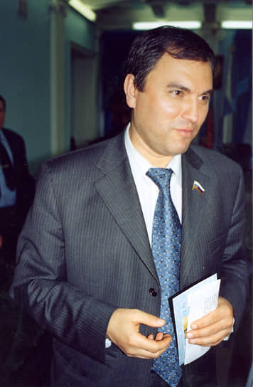 С февраля 2007 по октябрь 2010 года уроженец Саратовской области Вячеслав Володин был заместителем председателя Государственной думы V созыва, а также секретарем президиума генсовета «Единой России»