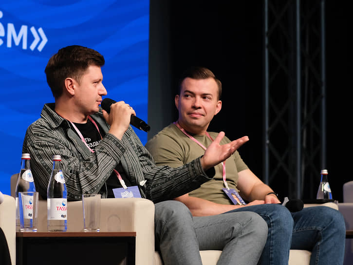 Спикерами панельной дискуссии «Город, который мы создаем» выступили руководитель исполкома астраханского отделения партии «Единая Россия» Виктор Нуртазин и глава регионального агентства по делам молодежи Александр Голобоков 