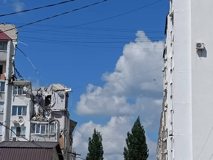 В доме на Блинова, 2 взорвались квартиры на верхнем этаже 