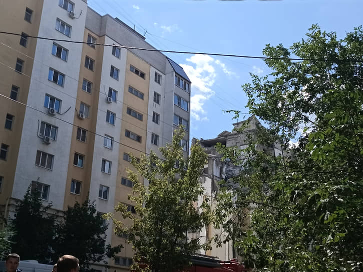В доме на Блинова, 2 взорвались квартиры на верхнем этаже 