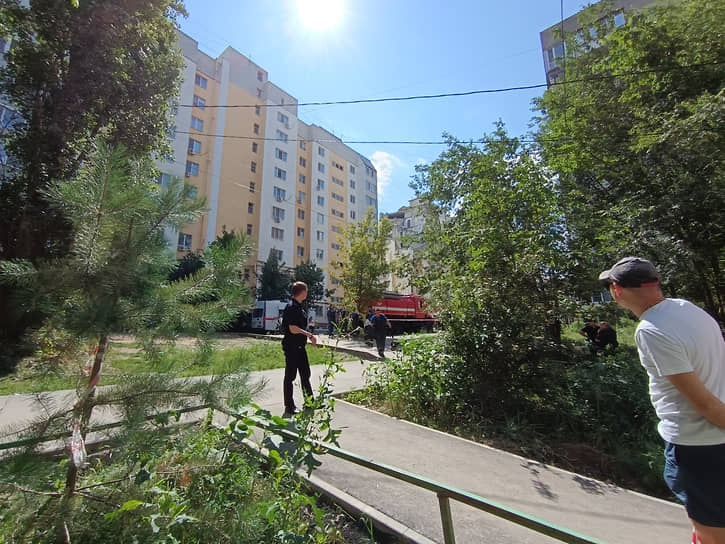 Взрыв на Блинова, 2 привлек внимание множества зевак 