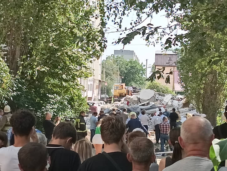 Взрыв на Блинова, 2 привлек внимание множества зевак 