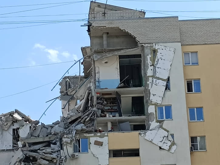 В доме на Блинова, 2 взорвались квартиры на верхнем этаже 