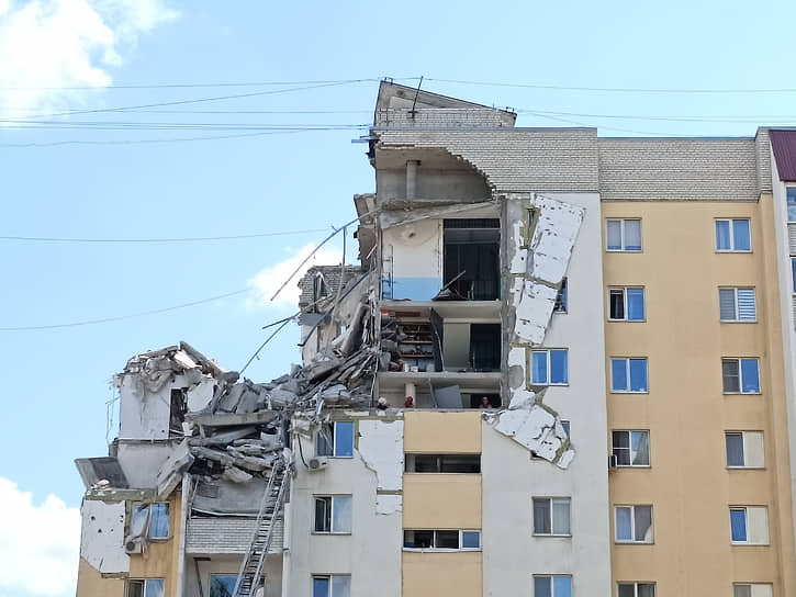 В доме на Блинова, 2 взорвались квартиры на верхнем этаже 
