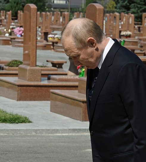 Президент РФ Владимир Путин 20 августа 2024 года побывал на кладбище «Город ангелов» 