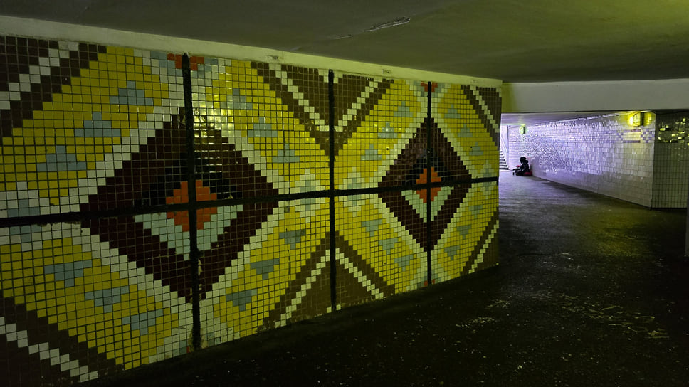 Подземный переход с нищим 