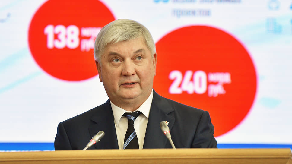 Губернатор Воронежской области Александр Гусев во время выступления в облдуме