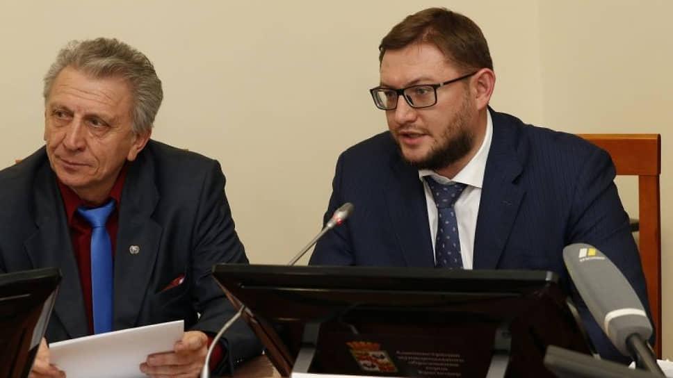 Врио вице-губернатора Тамбовской области Владислав Ставицкий (справа)