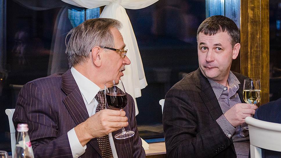 Председатель Центрально-Черноземного банка СБ РФ Александр Соловьев (слева) и совладелец торгового центра «Юго-Запад» Олег Сухов 