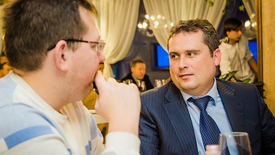 Бывший главред "Ъ-Черноземье" Константин Чаплин (слева) и руководитель-пресслужбы ЦЧБ СБ РФ Александр Слюсарев 