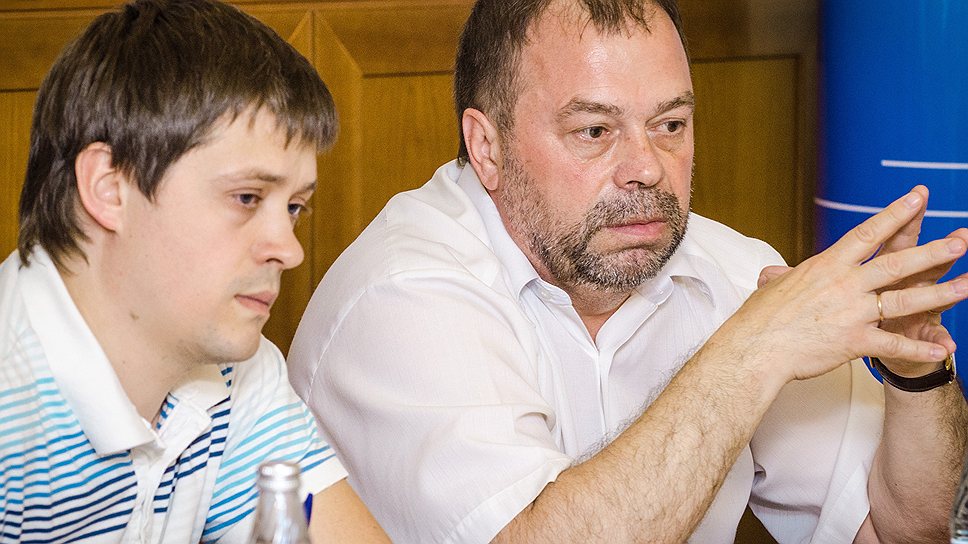 Главред Ъ-Воронеж Андрей Цветков (слева) и президент Рудгормаш Анатолий Чекменев на круглом столе «Промышленный потенциал Воронежской области, как его сохранить и приумножить».