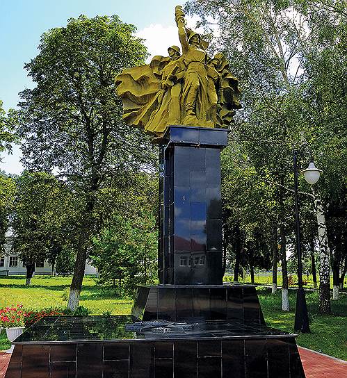 Часть мемориального комплекса «Героям Северного фаса Курской дуги», открытого в Понырях в 2013 году