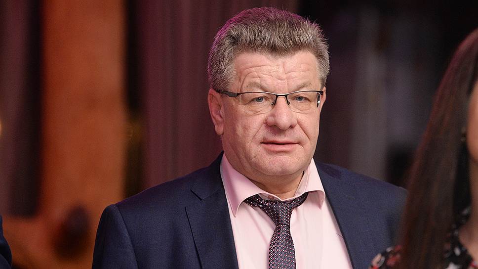 Депутат Воронежской областной думы Николай Гапоненко поздравил «Коммерсантъ» с 15-летием