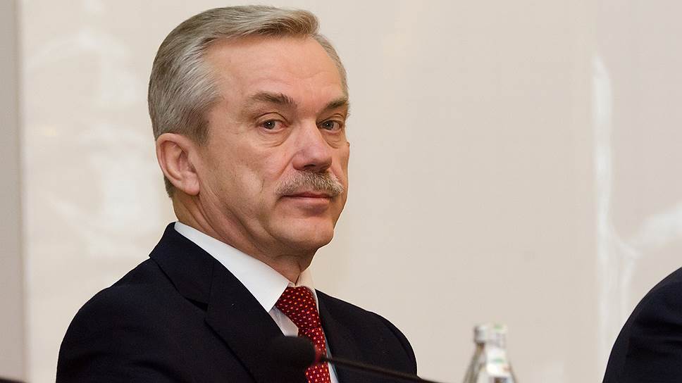 Губернатор Белгородской области Евгений Савченко во время отчёта перед Белгородской областной Думой. Февраль 2012 года 