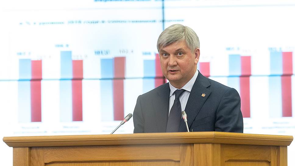 2018. Врио губернатора Александр Гусев во время отчета о проделанной работе перед депутатами Воронежской областной думы