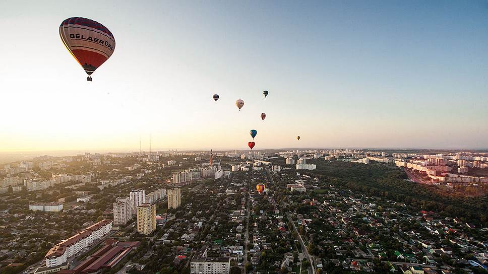 В сам День города, годовщину освобождения от немецко-фашистских захватчиков, аэростаты полетели над городом.