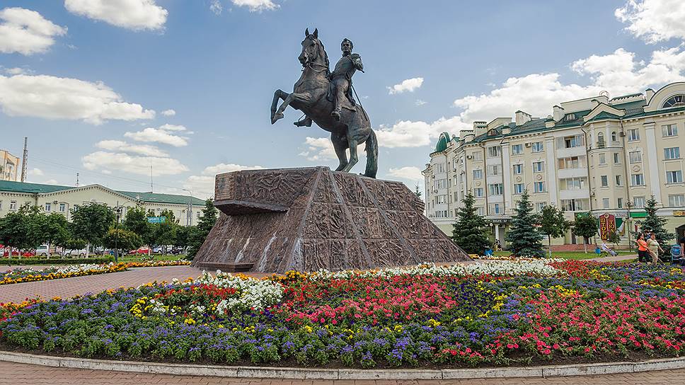 Виды Орла. Памятник генералу Алексею Ермолову.