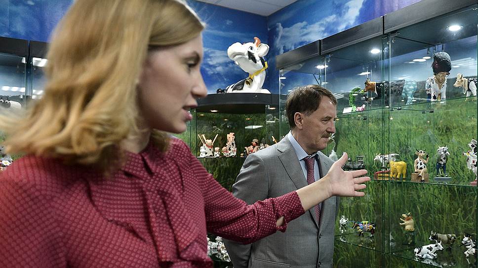 «Я работаю, не снижая темпов, не теряю остроты ощущений от возникающих проблем, стараюсь на все реагировать, исходя из своего опыта и жизненных ценностей» Июнь 2018-го. Заместитель председателя правительства РФ Алексей Гордеев в Музее коров в городе Россошь.