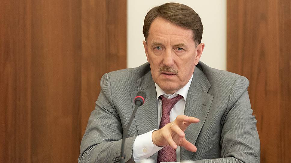 «У каждого есть право говорить против моего мнения, когда какое-то решение обсуждается. Но когда решение принято — оно должно исполняться» Июль 2018-го. Заместитель председателя правительства РФ Алексей Гордеев во время рабочей поездки в Борисоглебск Воронежской области.