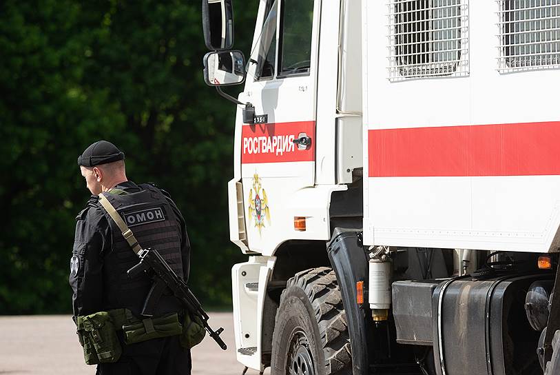 Совместные учения сил ФСБ, МВД, Росгвардии и МЧС — освобождение захваченного террористами здания ГИБДД 