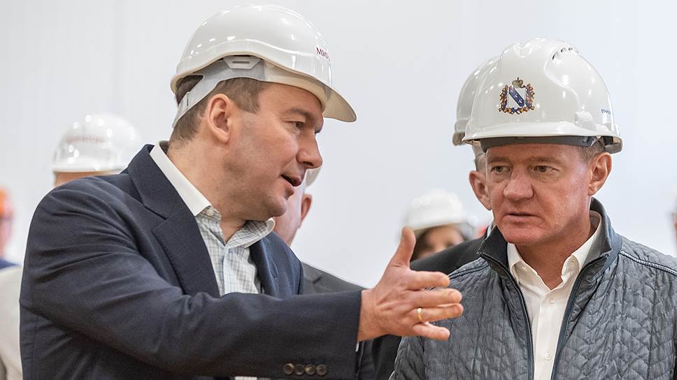 Запуск предприятия по промышленной переработке сельхозживотных и производству кормов холдингом «Мираторг» в Пристенском районе Курской области. Президент АПХ "Мираторг" Виктор Линник (слева) и врио губернатора Курской области Роман Старовойт.