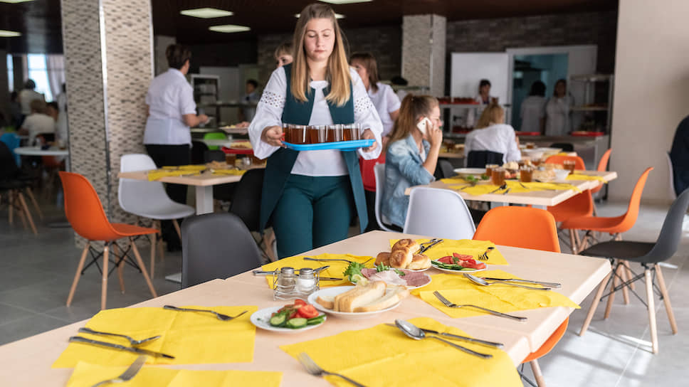 Как сообщил Олег Мосолов, «в будущем объекты по схожим проектам» могут быть построены в Россоши, Павловске, Борисоглебске и на 2600 детей в Воронеже в районе улицы Ломоносова. На фото: столовая в образовательном центре 