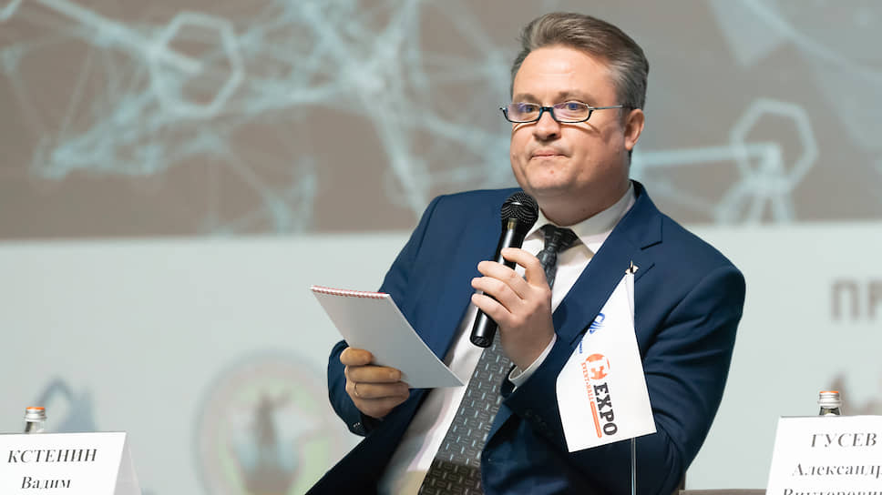 «Сегодня идет дикая борьба за ресурсы между крупными городами. И все субъекты РФ в этой борьбе, простите за сленг, просто "убивают" друг друга. Они пытаются добыть инвестиционные ресурсы на федеральном уровне правдами и неправдами»