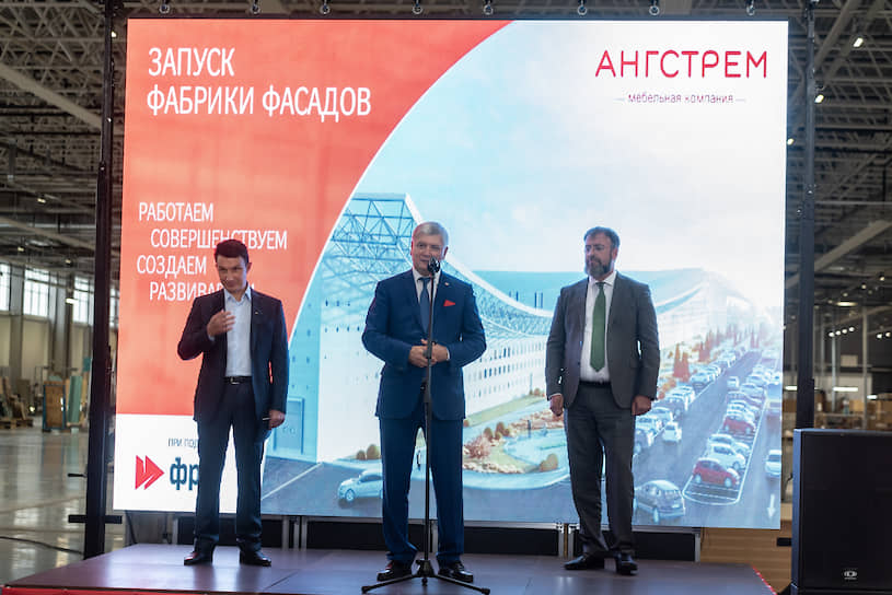 В церемонии открытия участвовали (слева направо) основатель «Ангстрема» Геннадий Чернушкин, губернатор Воронежской области Александр Гусев и директор Фонда развития промышленности Роман Петруца