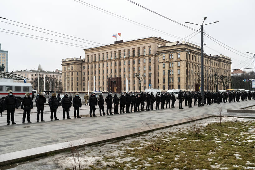 Занять центральную площадь города протестующим не удалось