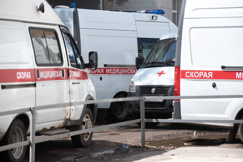 Май 2020 года. Очереди из скорых на въездах в учреждения здравоохранения, переполненные больницы