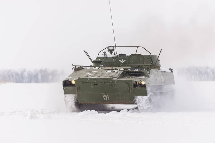 Самоходная установка разминирования УР-77, предназначенная для проделывания проходов в минных полях, инженерно-саперного батальона Западного военного округа. 2017 год 
