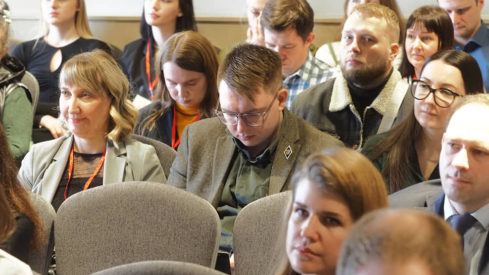 Слушателями были представители исполнительной и муниципальной власти регионов ЦФО и Черноземья: вице-губернаторы по внутренней политике почти всех субъектов округа, мэры, главы районов и некоторых сельских поселений, в том числе отдаленных и приграничных поселков, а также председатели общественных муниципальных объединений. Всего — более 120 человек