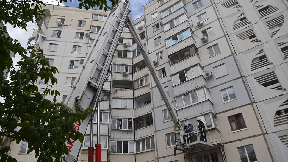 В десятиэтажном доме восемь подъездов, в каждом подъезде 40 квартир