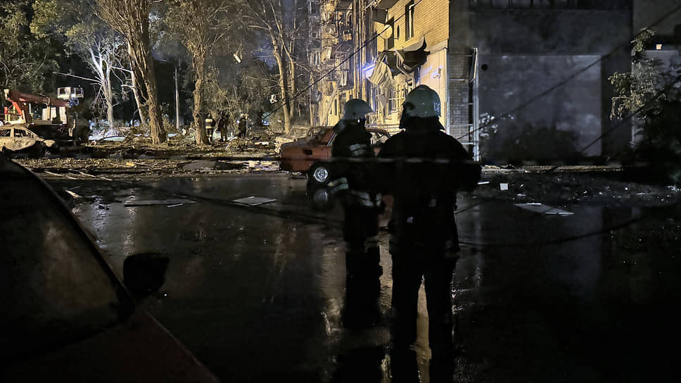Последствия падения сбитой ракеты вооруженных сил Украины на жилой многоэтажный дом в Железнодорожном округе Курска