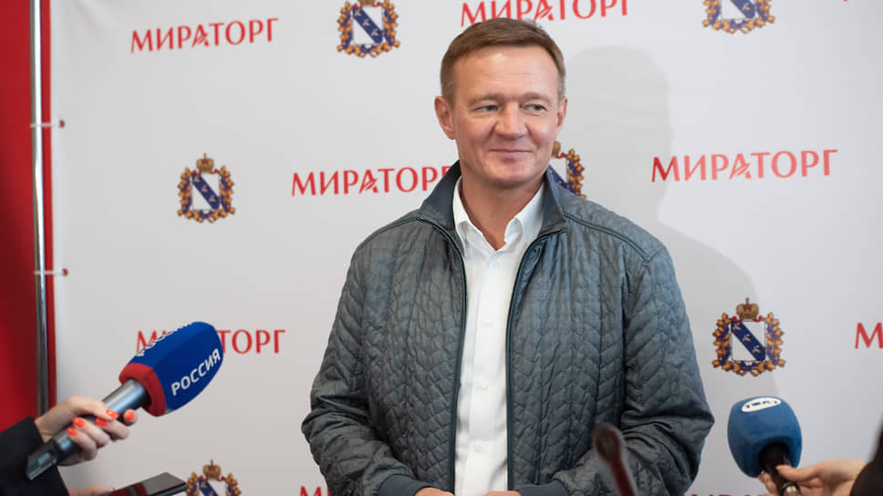 «Мне чужды предметы роскоши и дорогие презенты». Роман Старовойт рассказывал, что отказывается от подарков и уже много лет подряд направляет часть зарплаты на благотворительность. После назначения на должность Роман Старовойт