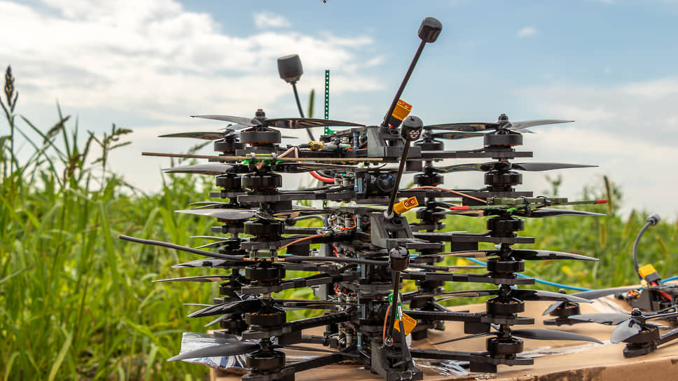 ... так и более компактные квадрокоптеры, FPV-дроны 