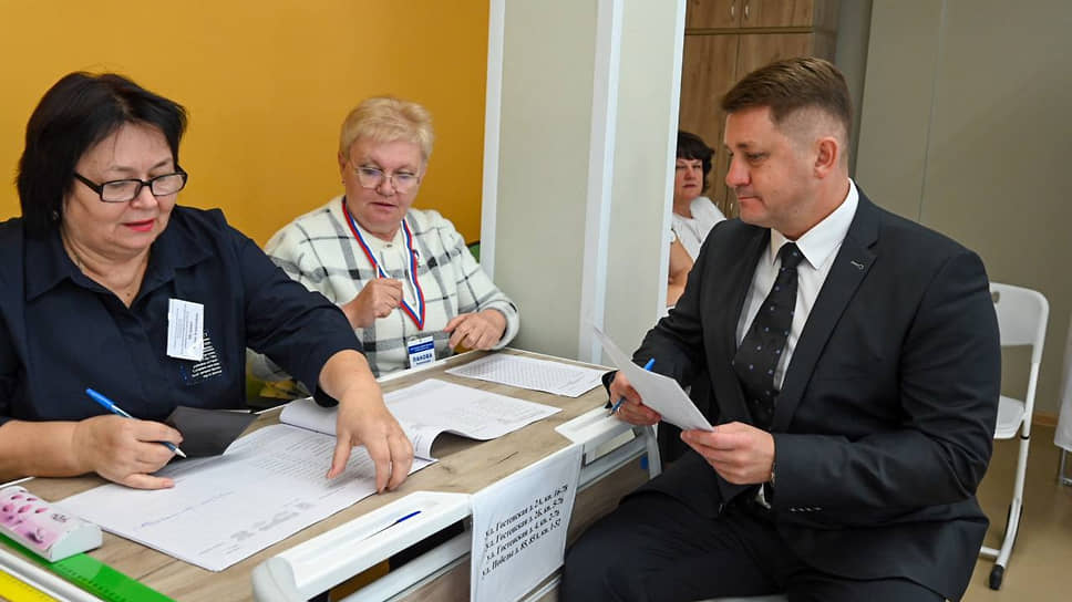 Мэр Белгорода Валентин Демидов заявил, что выборы в Белгородскую областную думу начались штатно, несмотря на массовые атаки БПЛА. Позднее председатель ЦИК Элла Памфилова рассказала, что за выборы ударам ВСУ подверглись три избирательных участка в регионе 