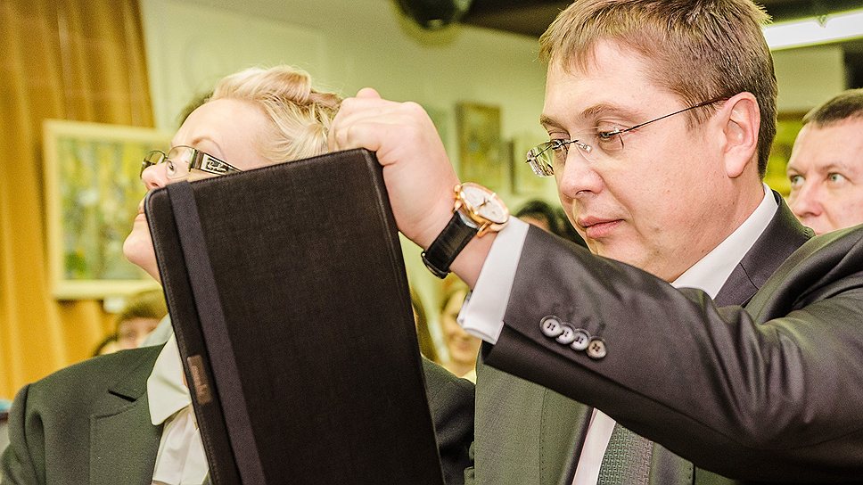 Ректор Воронежского государственного университета (ВГУ) Дмитрий Ендовицкий во время презентации книги Владимира Познера «Прощание с иллюзиями» в книжном клубе «Петровский».