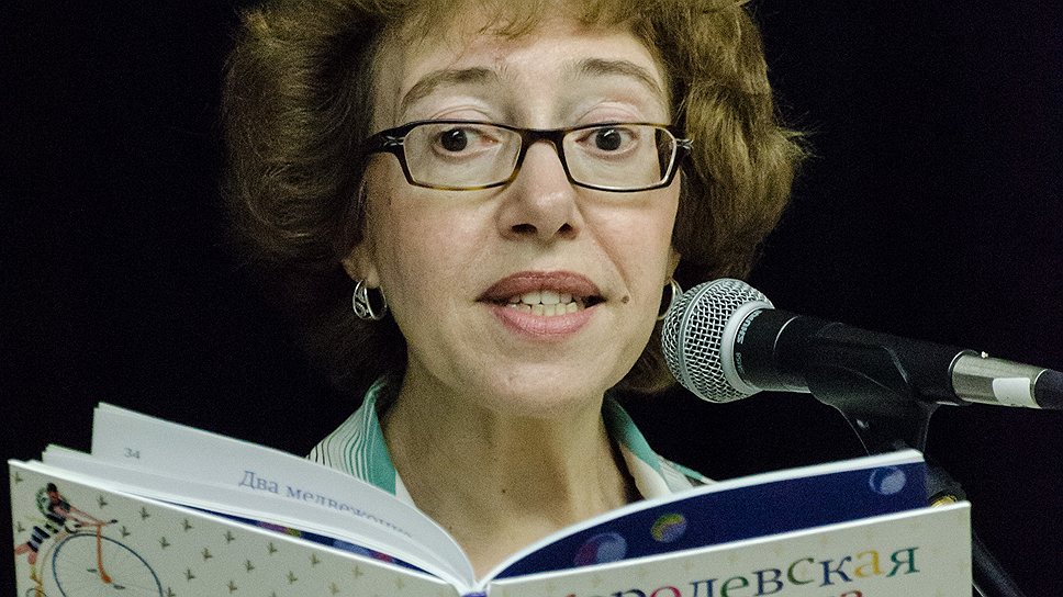 Поэт, автор книг для детей и переводчик поэзии Марина Бородицкая читает стихи на фестивале «Книжка под подушку» в книжном клубе "Петровский". 